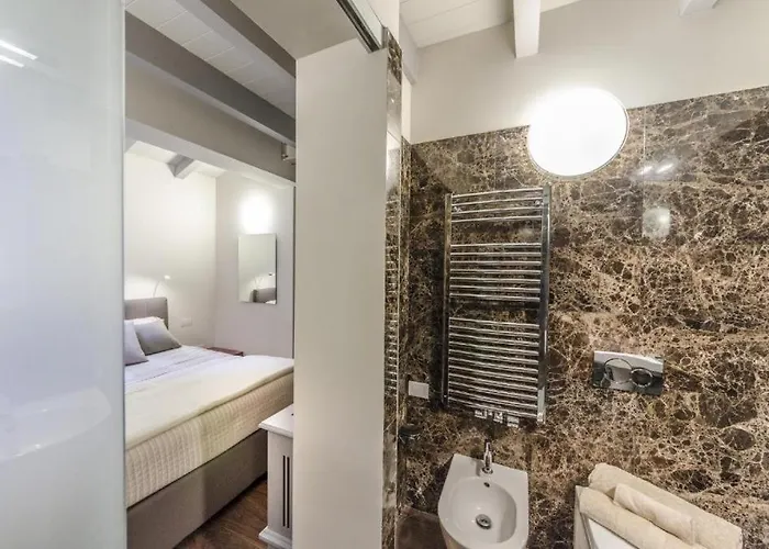 Luxury Apartment *