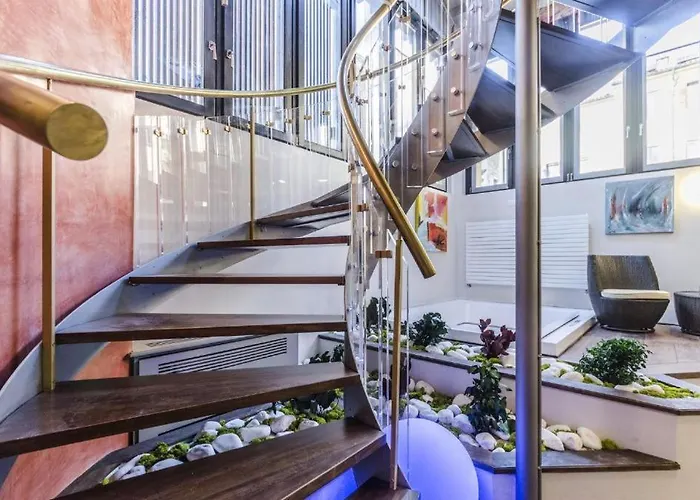 Luxury Apartment *